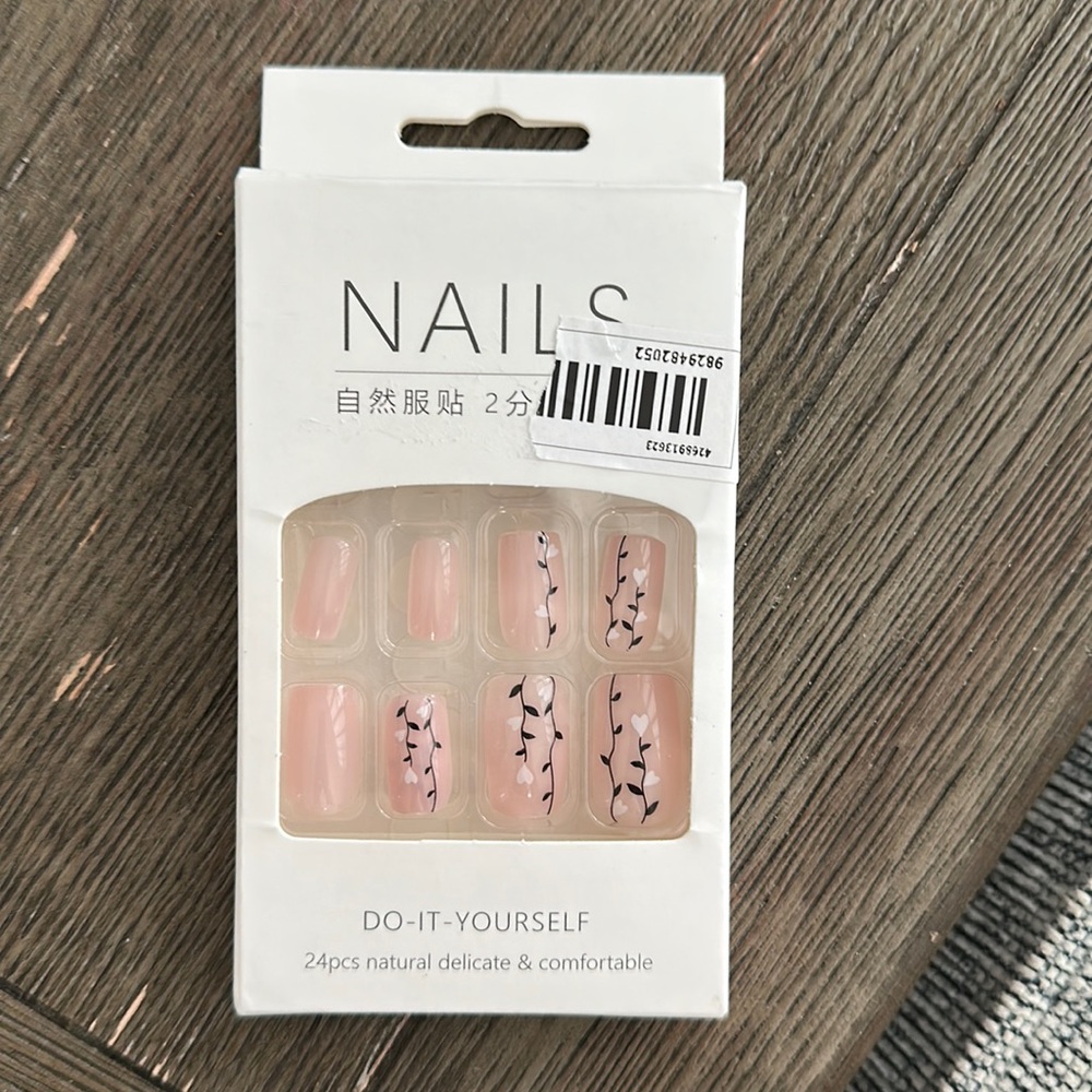 Press on fingernails